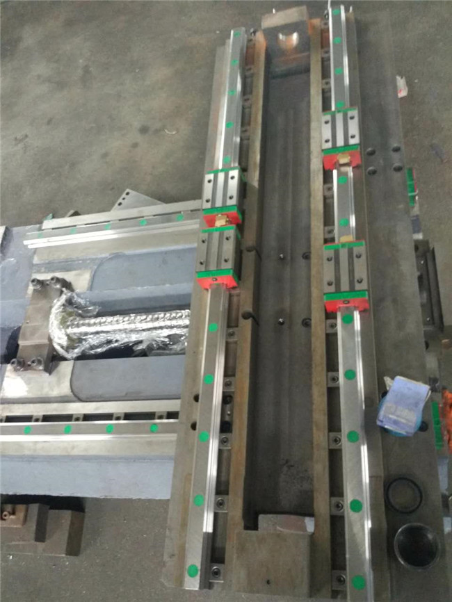 CKX6146C (46標(biāo)準(zhǔn)排刀機(jī)）絲桿線(xiàn)軌和鑄鐵床身