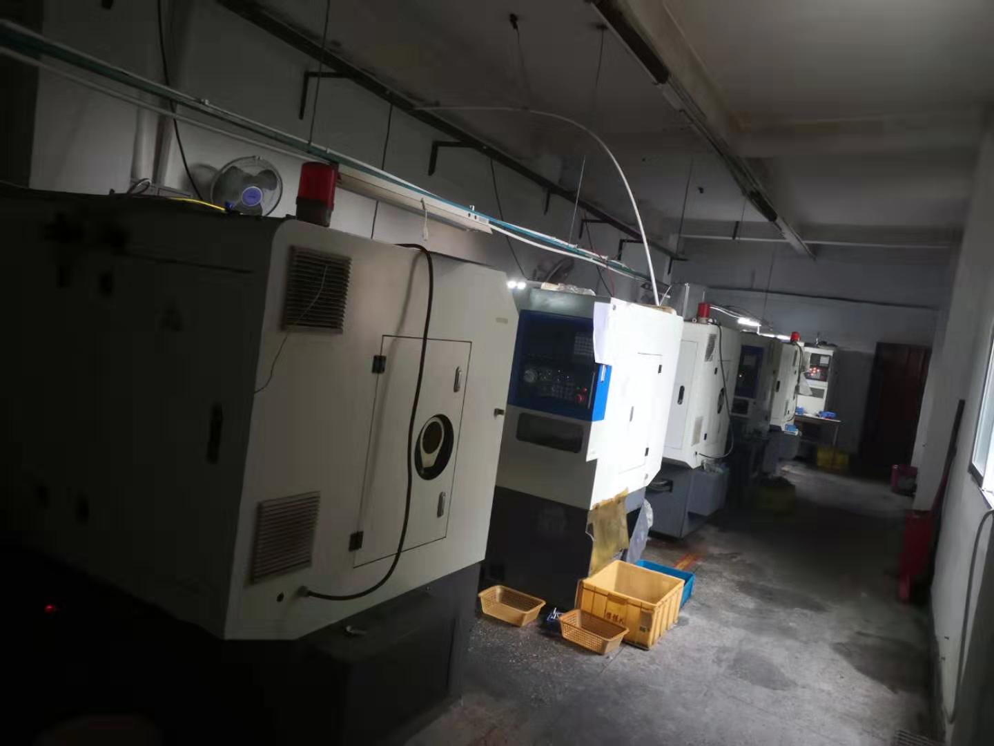 現(xiàn)在機(jī)器擺在一樓，總的有六~七臺(tái)機(jī)，六臺(tái)機(jī)是中山凱恩利機(jī)械的。其中36機(jī)5臺(tái)，46機(jī)1臺(tái)