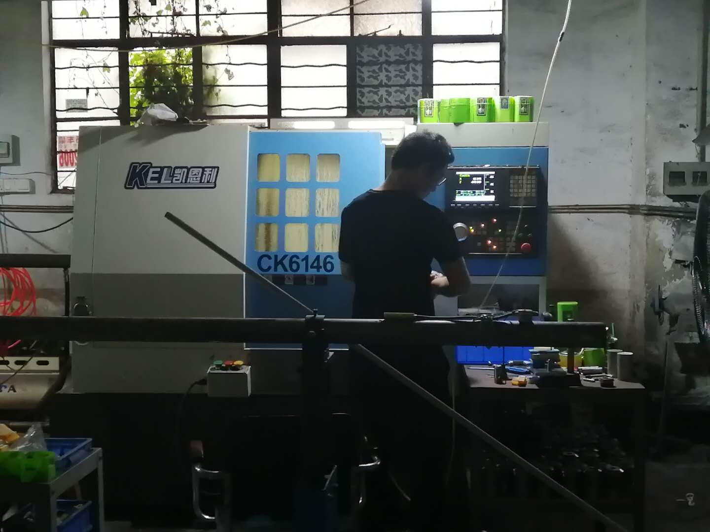 石老板使用凱恩利數(shù)控車床加工產(chǎn)品中 石老板使用凱恩利數(shù)控車床加工產(chǎn)品中